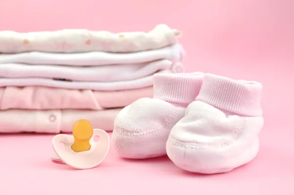Розовая детская одежда — стоковое фото