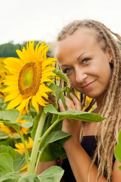 dreadlocks ile güzel kız