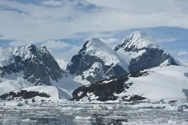 Montagnes de l'Antarctique - 4 . — Photo