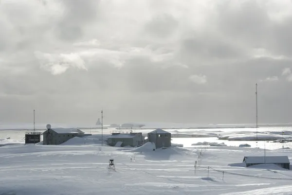 Forschungsstation in der Antarktis. lizenzfreie Stockfotos