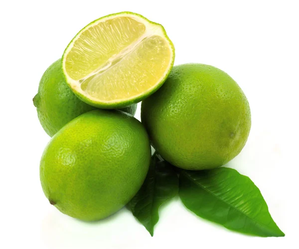 Limette mit grünem Blatt — Stockfoto