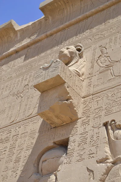 Mısırlı bir tapınağın dış duvar — Stok fotoğraf