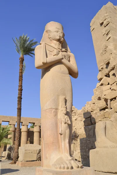 Estatua en el templo de Karnak Imagen De Stock