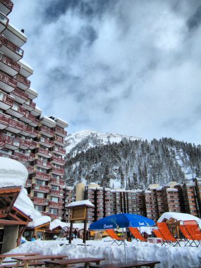 hotel la plagne içinde bir kar kaplı