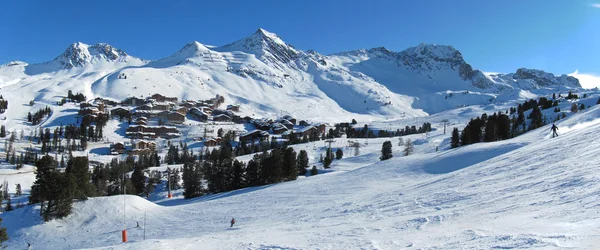 Alpine village vista — Stockfoto