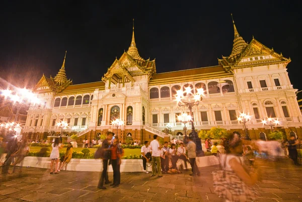 Bangkok-Dec 7:Tourists enjoy the special night at the Grand Pala — Stock Photo, Image