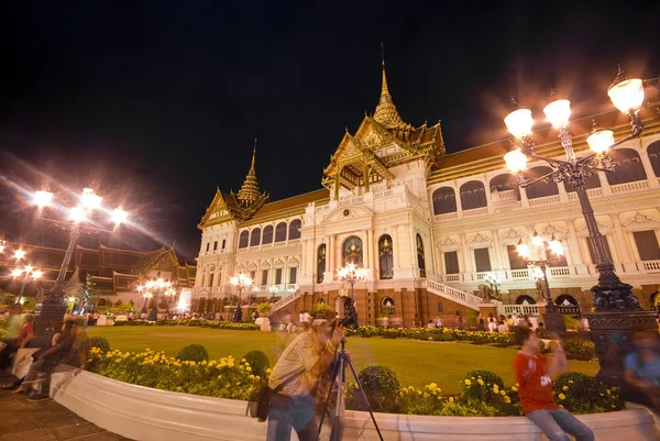 Bangkok-Dec 7:Tourists geniet van de speciale avond op het Grand Pala — Stockfoto