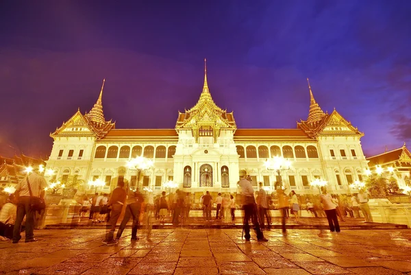 Dämmerung Grand Palace in der Abenddämmerung, die wichtigste Touristenattraktion in b — Stockfoto