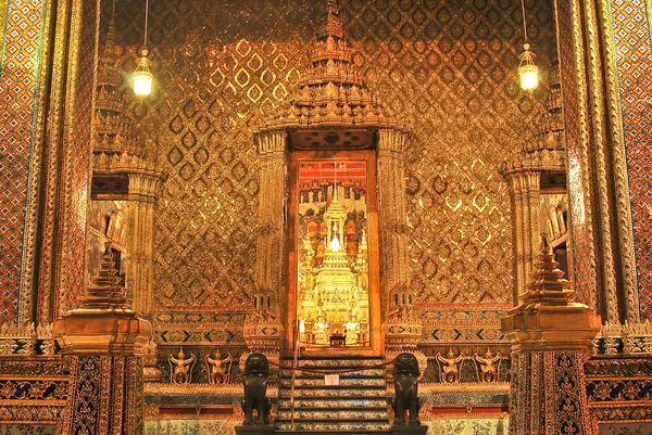 Wat pra kaew Gran palacio en la noche bangjalá, Tailandia —  Fotos de Stock