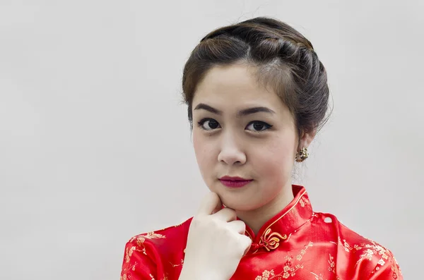 전통 의류와 함께 중국 젊은 여자 — 스톡 사진