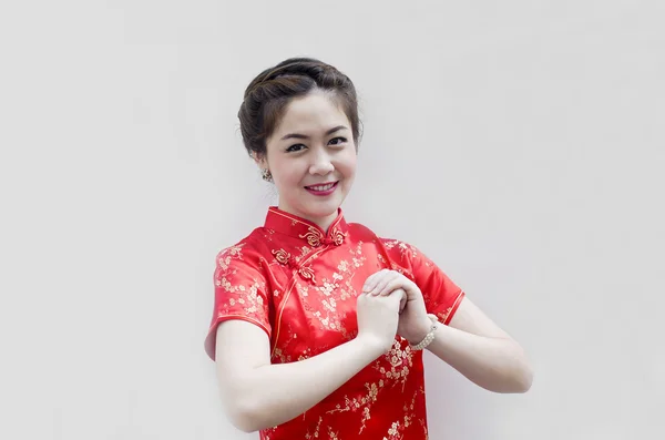 Godt kinesisk nyttår. vakker asiatisk kvinne med samdrektig gest – stockfoto