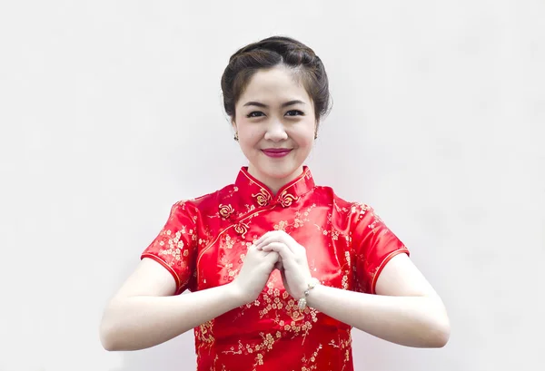 Feliz año nuevo chino. hermosa mujer asiática con gesto de co — Foto de Stock