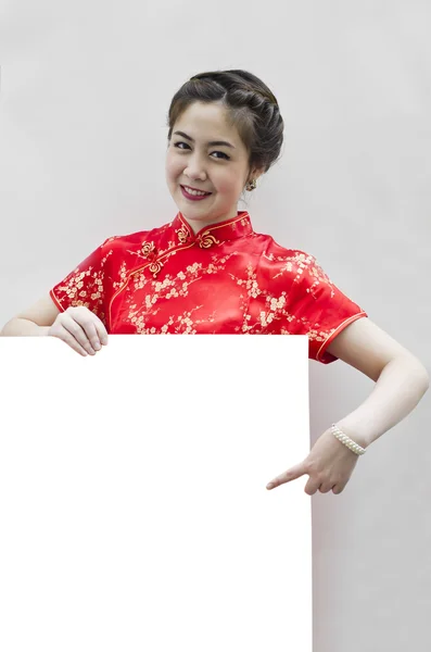 Orientalsk jente ønsker deg et godt kinesisk nyttår, med kopi sp. – stockfoto