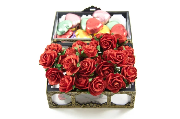 Abrir cajas de chocolate con rosas — Foto de Stock