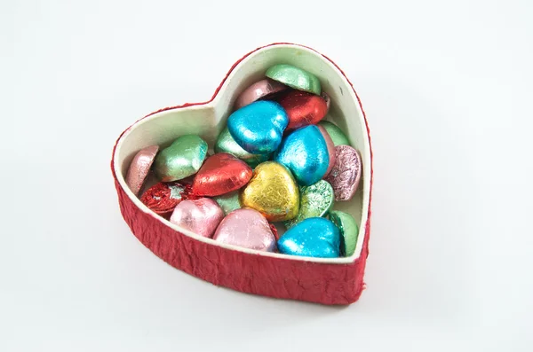 Abrir caixa de coração vermelho com chocolate — Fotografia de Stock