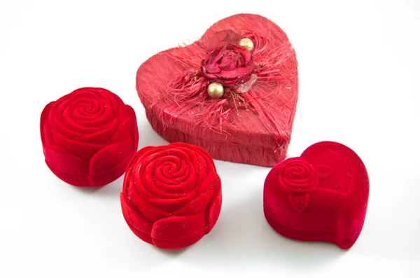 Roter Samt Seide Rose Box für Verlobung — Stockfoto
