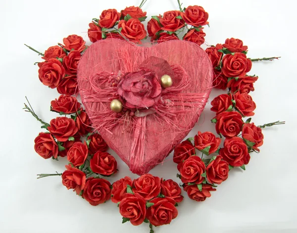 Caja de corazón rojo con rosa — Foto de Stock