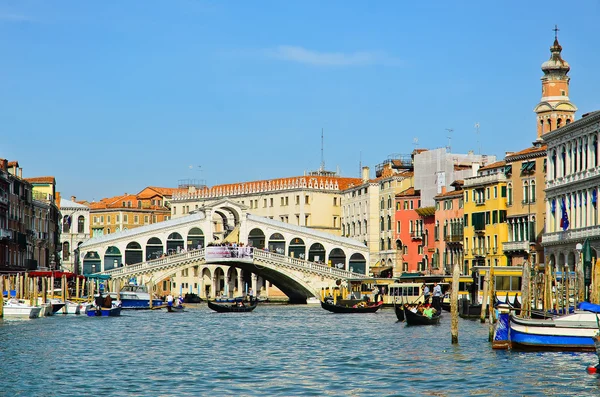Venedik 'teki Rialto Köprüsü — Stok fotoğraf