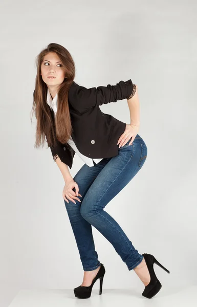 Güzel uzun bacaklı kız — Stok fotoğraf