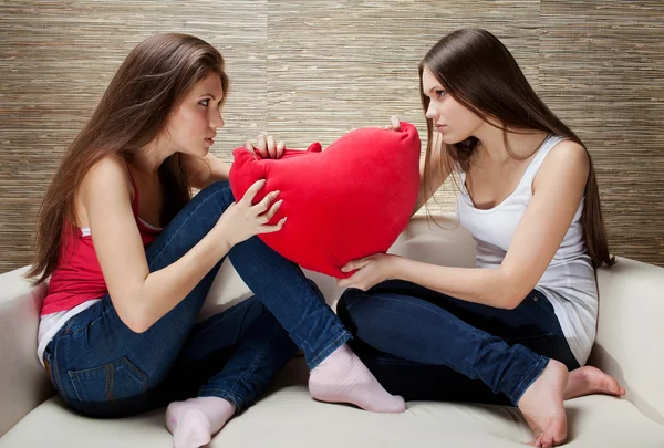 Girls fight on pillows — Stock Photo, Image