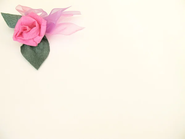 손으로 만든 핑크 크 레이프 종이 꽃 — 스톡 사진