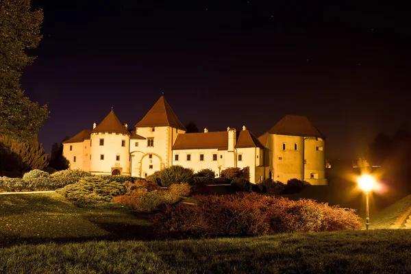拉日老城堡的巴洛克式小镇 — 图库照片