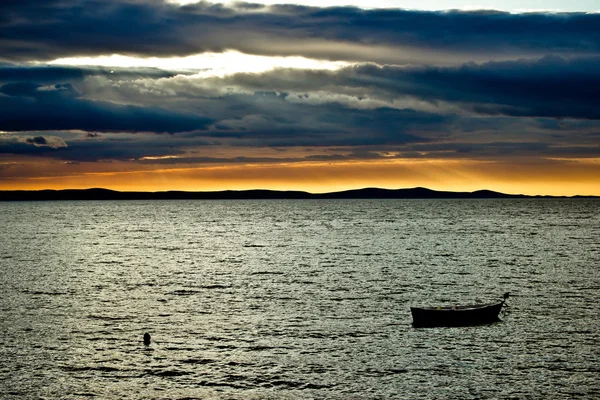 Hermosa puesta de sol sobre el mar Adriático en Dalmacia —  Fotos de Stock