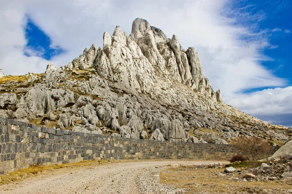 Tulove βράχια grede στο βουνό velebit — Φωτογραφία Αρχείου