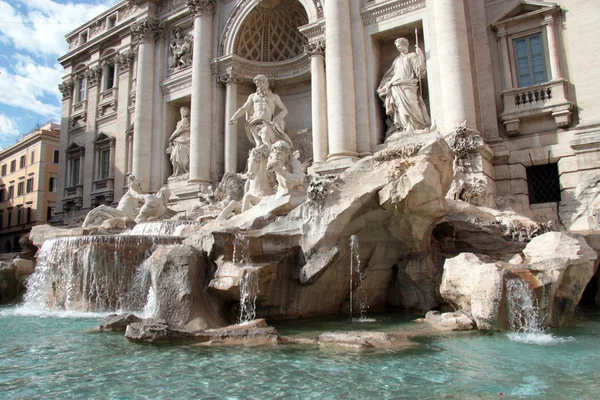 ローマ、イタリア ネプチューンの像にクローズ アップでトレビの泉 Stock Snímky