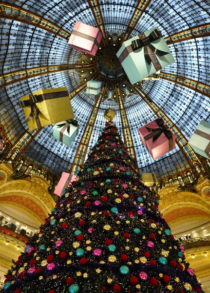 Galeries lafayette в Різдва. Стокове Фото