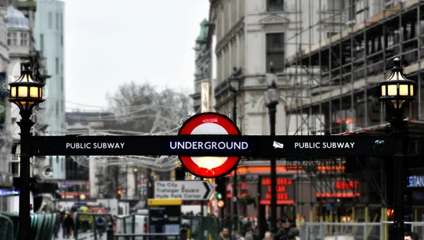 Metro de Londres . Fotos De Bancos De Imagens Sem Royalties