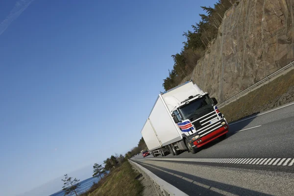 Trucks driving through mountain-pass — Stock Photo, Image