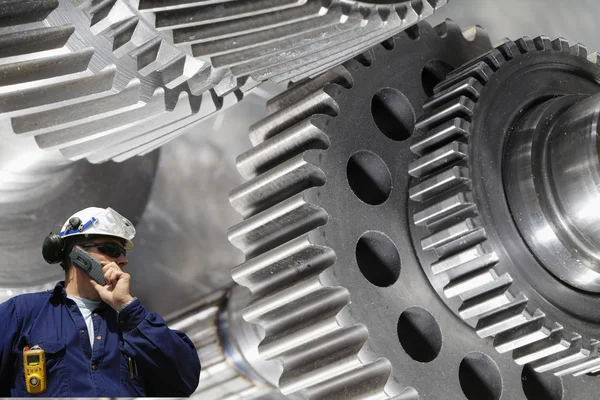 Metal worker with giant machinery — Stock Photo, Image
