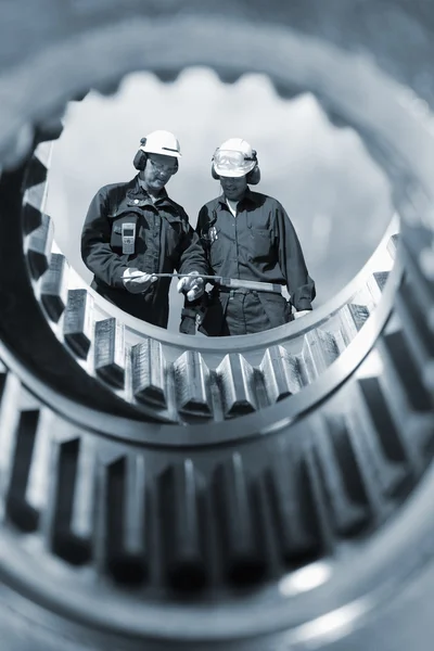 Engineers and gear machinery — Stock Photo, Image