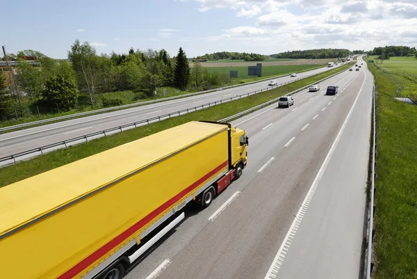Truck transport on freeway — Stock fotografie