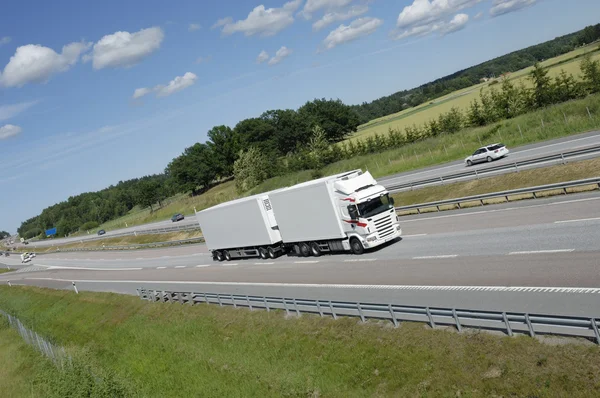 Truck transport on freeway — Stock fotografie