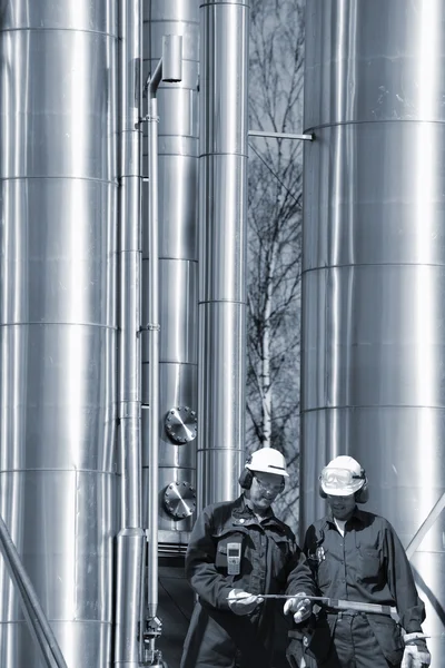 Gas pipelines and workers — Stock Photo, Image