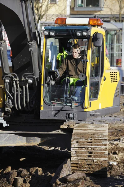 Worker in a bulldozer — Stock Photo, Image