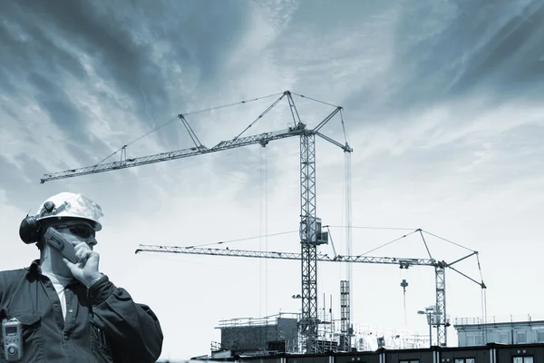 Byggarbetsplatsen och ingenjör — Stockfoto