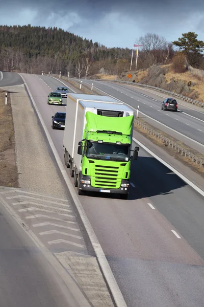 Transporte de camiões na auto-estrada — Fotografia de Stock