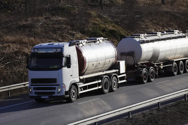 Transport ciężarowy na autostradzie — Zdjęcie stockowe