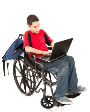 Tekerlekli laptop ile öğrenci