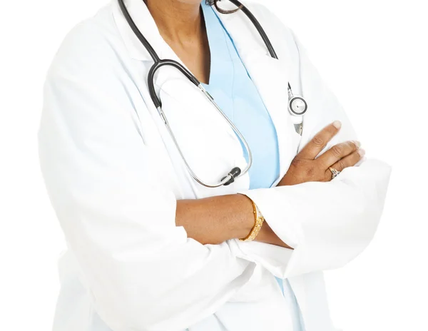 Médico femenino étnico - Brazos doblados —  Fotos de Stock