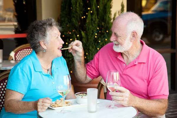 Archivbild des Senioren-Paares beim Date — Stockfoto
