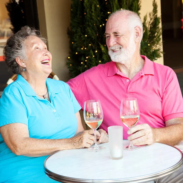 Seniorenpaar bei Date - lachend — Stockfoto
