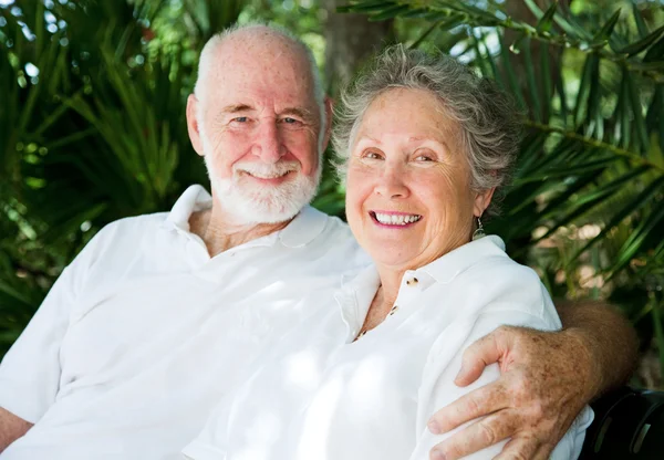 Idősebb pár, a trópusokon — Stock Fotó