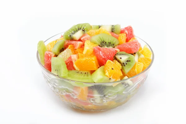 Ensalada de frutas frescas sobre fondo blanco — Foto de Stock