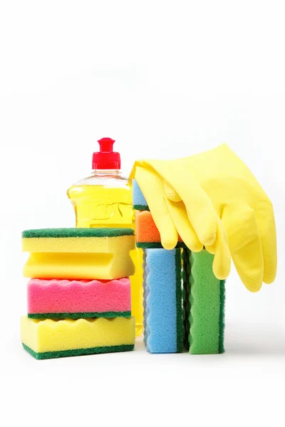 Deterjen botol, sarung tangan karet dan membersihkan spons pada b putih — Stok Foto