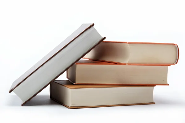 Setumpuk buku dengan latar belakang putih. — Stok Foto