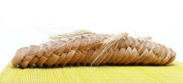 Pane fresco su un tovagliolo di bambù . — Foto Stock
